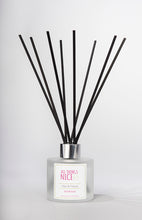 Load image into Gallery viewer, Pear &amp; Freesia Reed Diffuser
